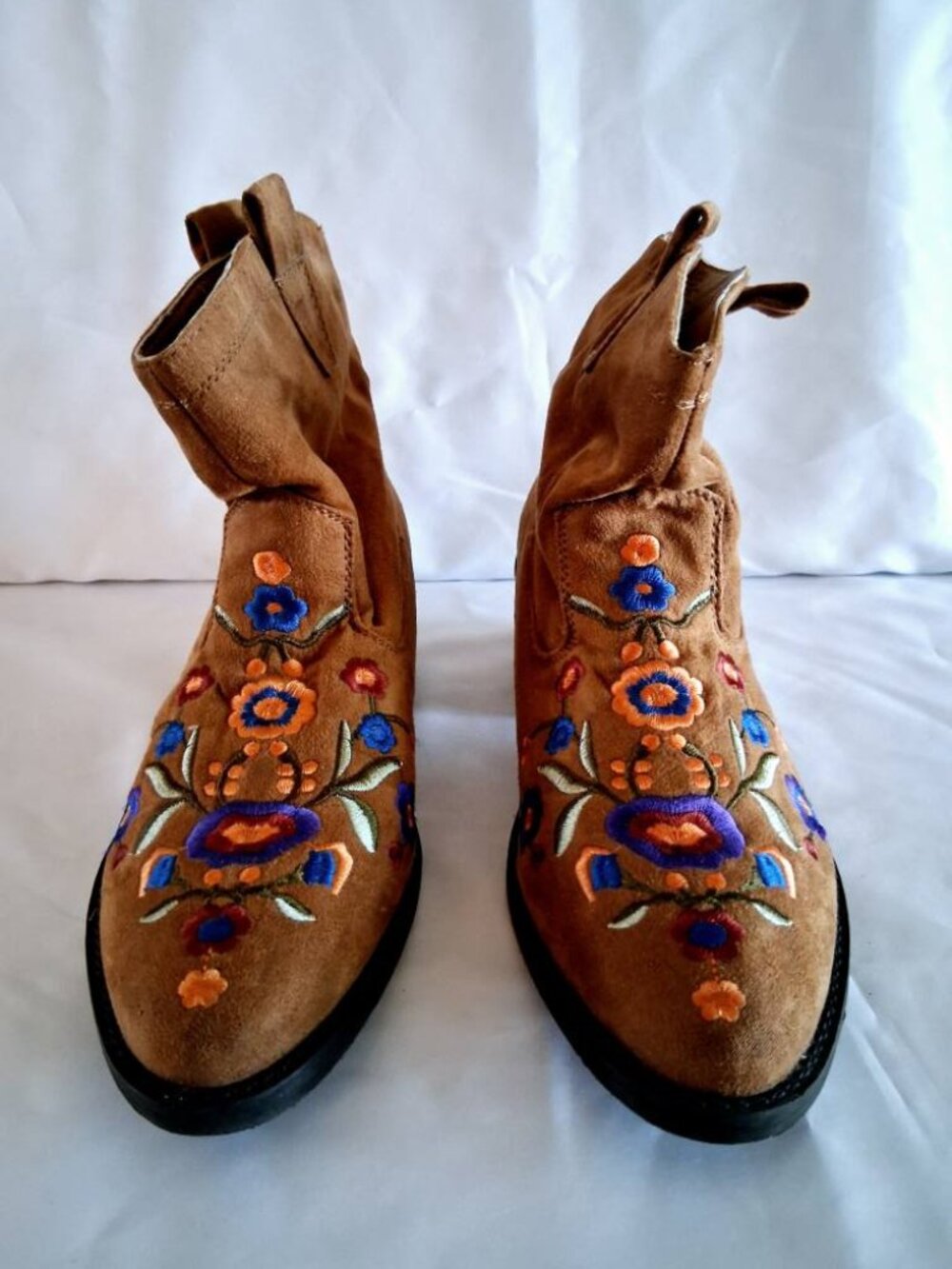 Mudd Girl's Size 6M "Cheyenne" Faux Suede Embroidered Boots